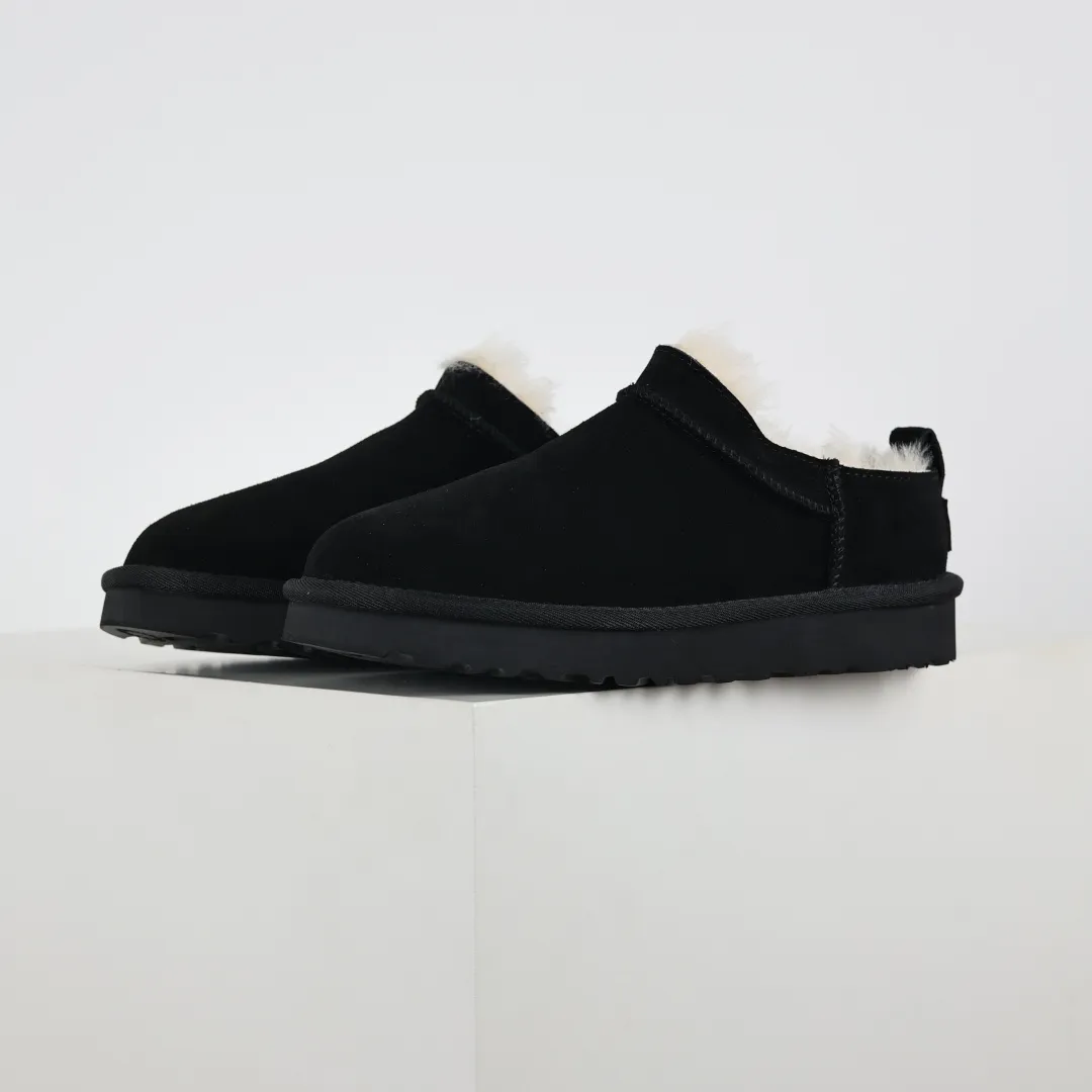 Pick up locally 💰520 Core recommendation Good price Independently developed original outsole, cashmere insole, keeping warm in winter, suitable for home use. In recent years, uug has launched a style series, which is partially skewed towards the preferences of young consumers, and has also been at the forefront of fashion trends. Shoe body material, water-repellent coated suede upper, 17mm UGGPURE™ implanted wool insole, lightweight non-slip and comfortable rubber outsole, with brand LOGO, complete packaging, size: 35 36 37 38 39 40